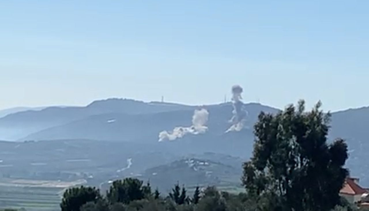 الطيران الحربي المعادي شنّ غارتين جويتين بالصواريخ بين بلدتي كفركلا والعديسة