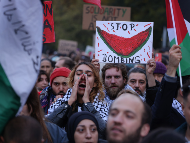 البطيخ الأحمر: رمز تضامني فلسطيني يعود إلى المشهد