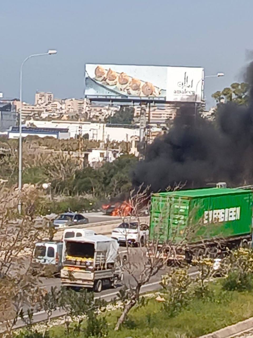 احتراق سيارة في الغازية جنوبي لبنان بسبب ماس كهربائي