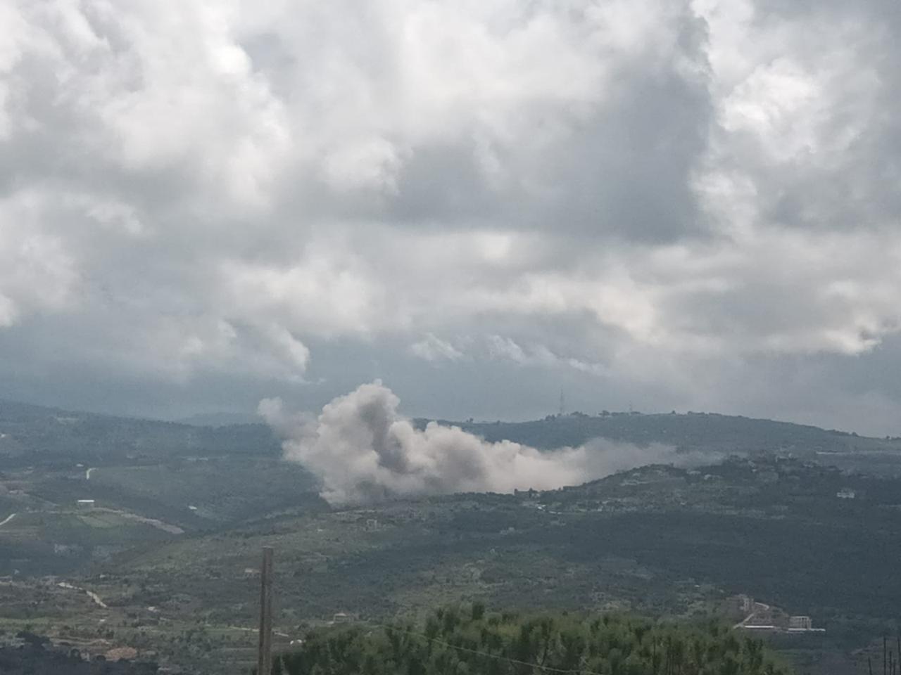 الطيران الحربي الاسرائيلي شنّ غارة جوية بالصواريخ استهدفت بلدة عيتا الشعب جنوبي لبنان