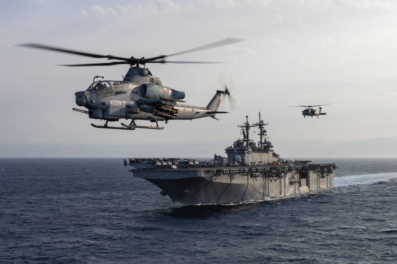 دخول مجموعة سفن الإنزال الأمريكية :  USS Wasp USS Oak Hill USS New York   و على متنهم 2500 جندي من مشاة البحرية الأمريكية المارينز إلى المياه الاقليمية القبرصية للتموضع مقابل سواحل سوريا و لبنان و فلس